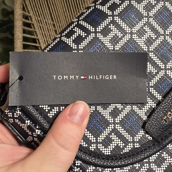 Tommy Hilfiger Navy and White Women's Crossbody Bag - Picture 3 of 6